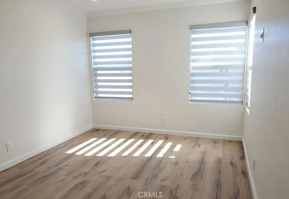 2 bed, 900 sqft, $3,160 — Photo 2