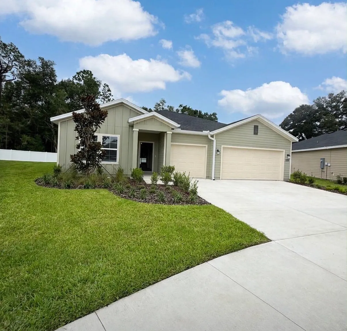 4 bed, 2600 sqft, $2,550 — Photo 1