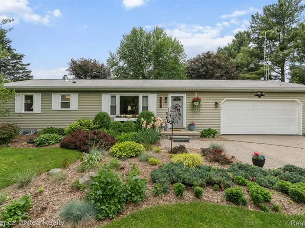 3875 Zimmer Rd, Williamston, MI 48895