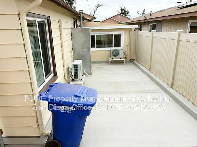 1120 Florence St — Photo 3