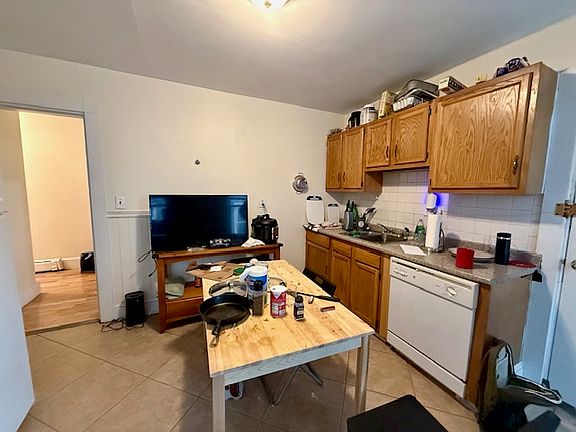 4th image of 85 Hillside St #1