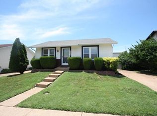 830 Matthews Dr, Fenton, MO 63026