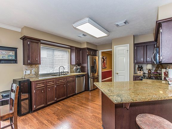4th image of 1415 Village Garden Dr