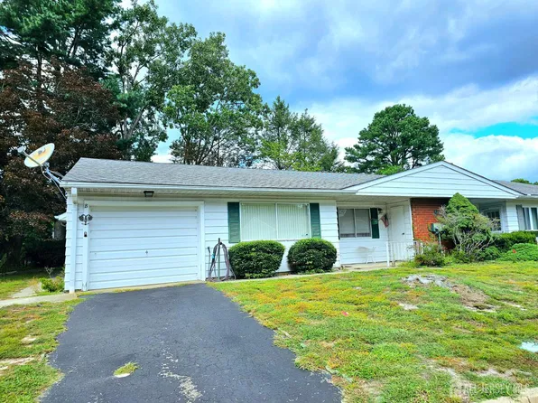 6 Ohio Dr #B, Manchester Township, NJ 08759