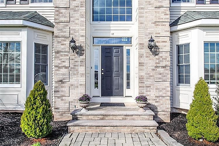 1st image of 12 Parkland Dr