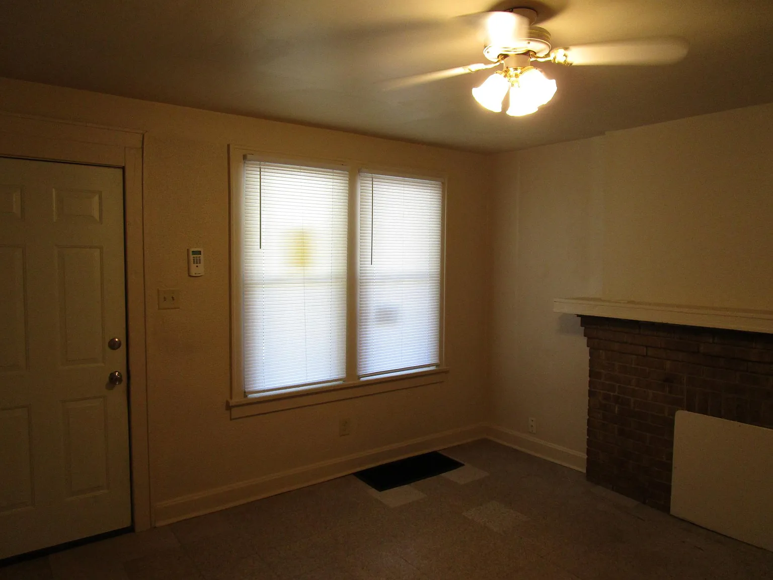 2 bed, 902 sqft, $997 — Photo 3