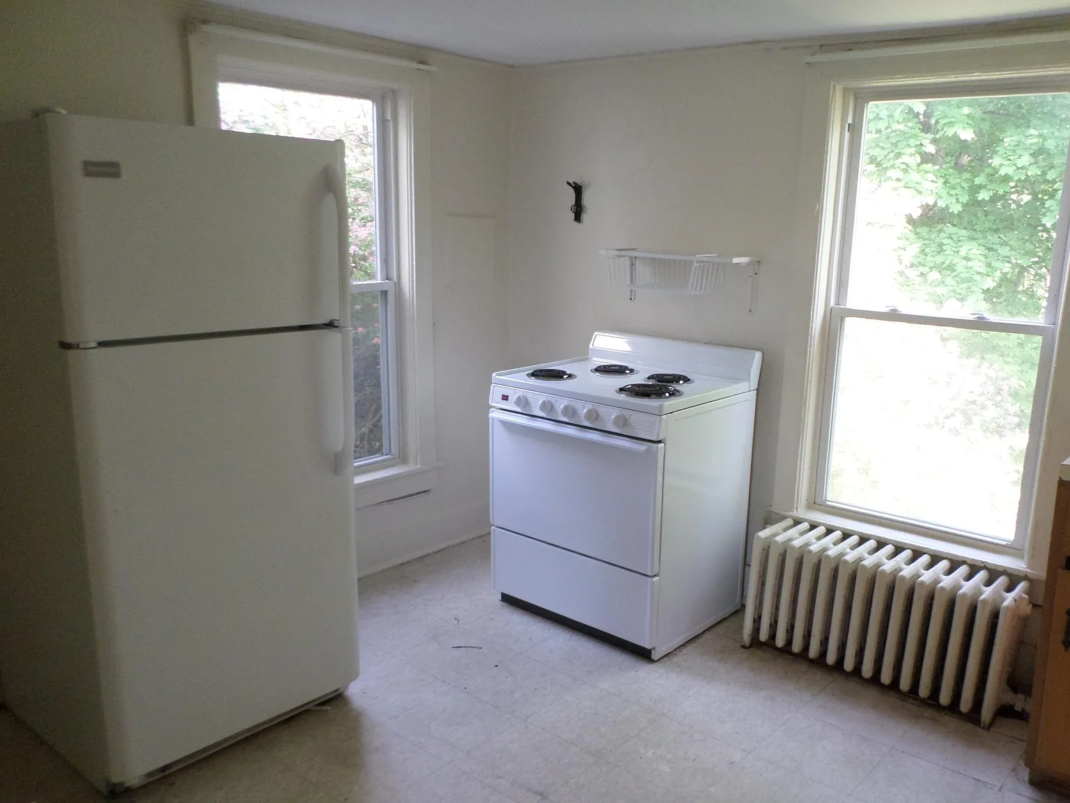 5 bed, 1.5 bath, 1200 sqft, $5,300 — Photo 3