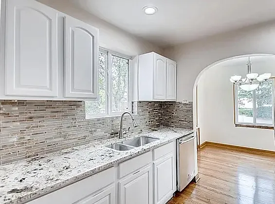 4 bed, 2527 sqft, $4,200 — Photo 2
