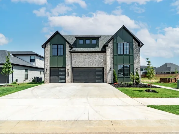 3608 SW Aurora Ln, Bentonville, AR 72713