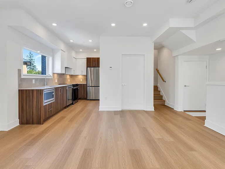 4575 Granville St — Photo 15