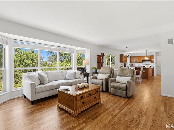 3rd image of 176 Brighthurst Dr