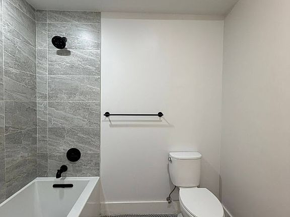 3rd image of 276 Duncan Ave #4D