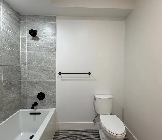 276 Duncan Ave #4D — Photo 3