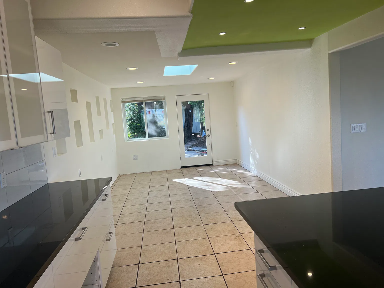 3 bed, 1250 sqft, $4,000 — Photo 4