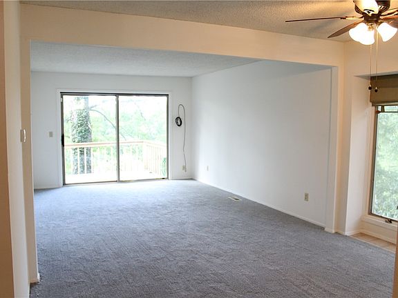 3rd image of 31 Britten Cir