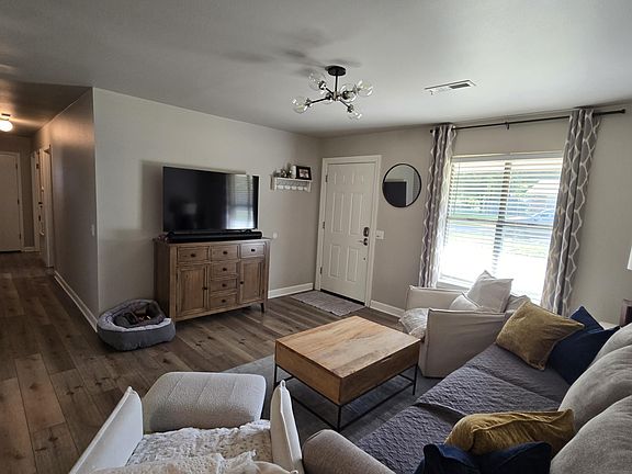 2nd image of 1108 Royal Dr