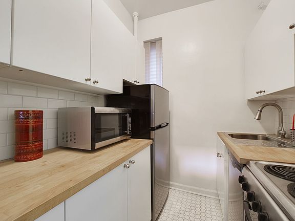 2nd image of 346 W 56th St #4C