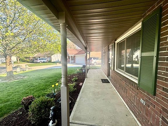 3rd image of 2865 Dawn Ln