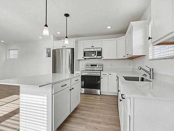 2nd image of 1875 Kingfisher Cir