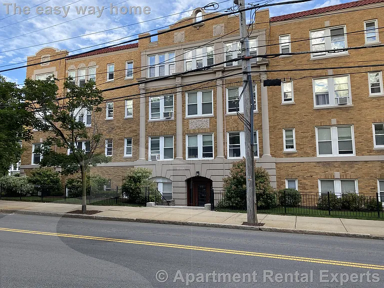 475 Highland Ave #2 — Photo 4