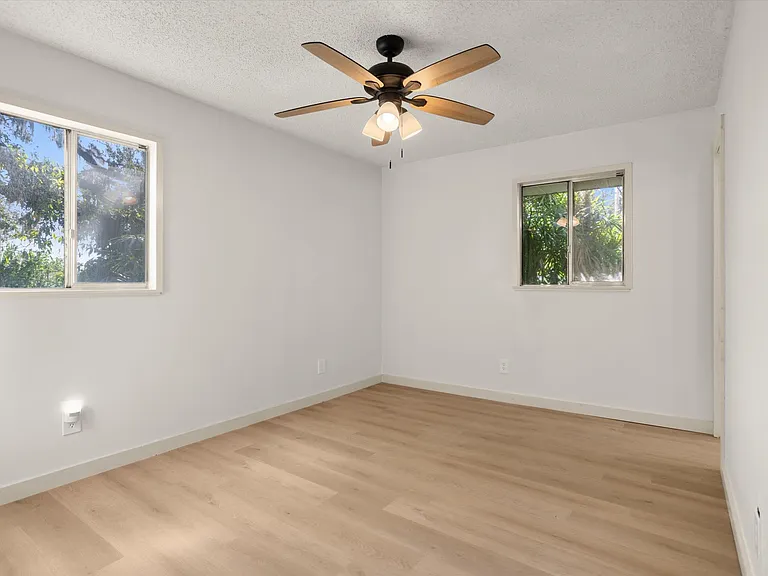 8725 Erie Ln — Photo 32