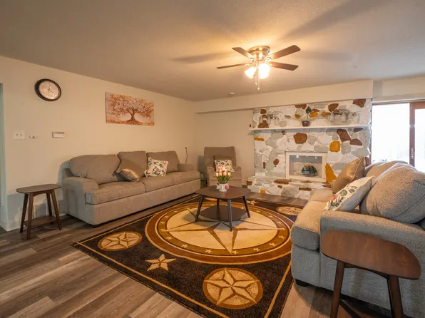 1109 Jordan Dr, Grand Prairie, TX 75050