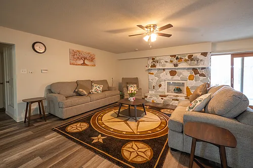 1109 Jordan Dr Photo 1