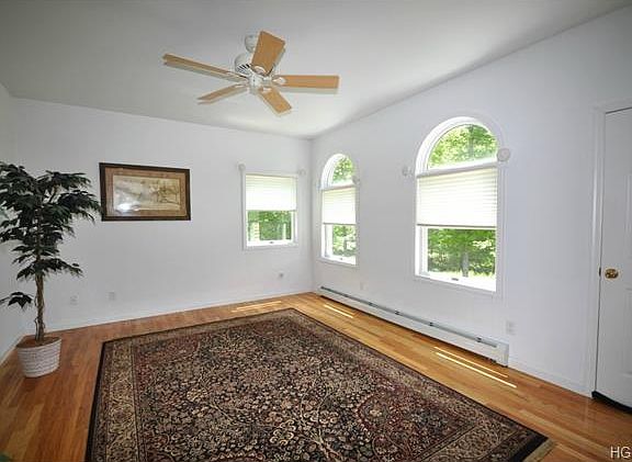 4th image of 4 Hillary Ct
