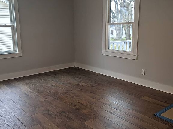 3rd image of 427 Demoss St