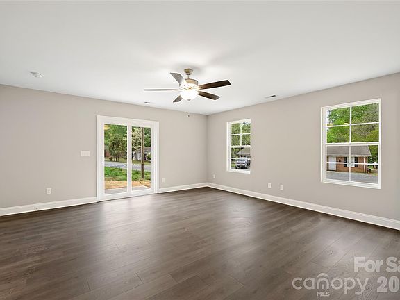 5th image of 1007 Sioux St