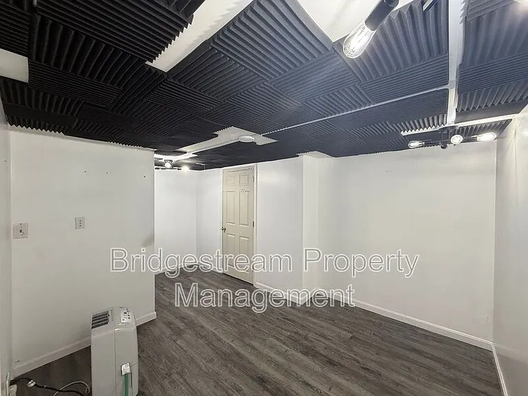 56 Telford Ave — Photo 14