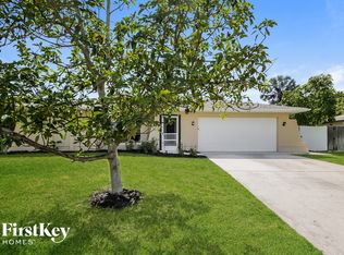 516 SE 17th Ave, Cape Coral, FL 33990