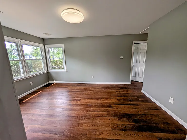 4302 Mandalay Ave — Photo 13
