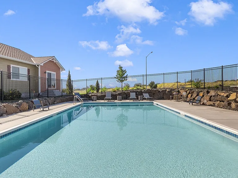 Tides at Willow Pointe — Photo 2