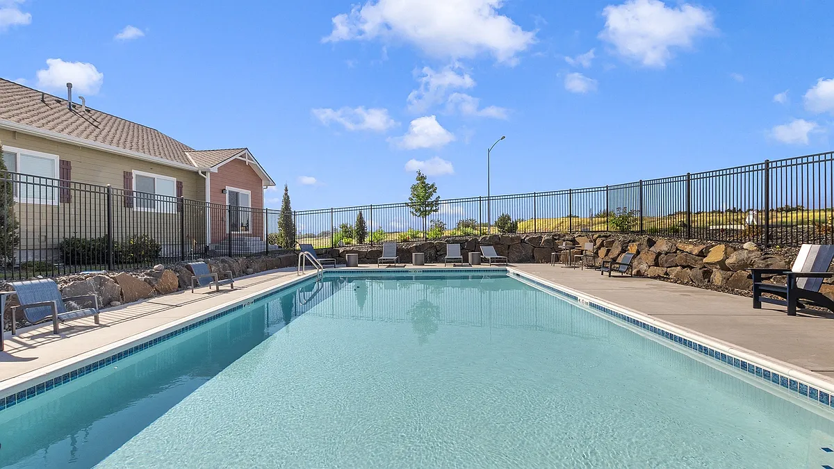 Building Photo - Tides at Willow Pointe
