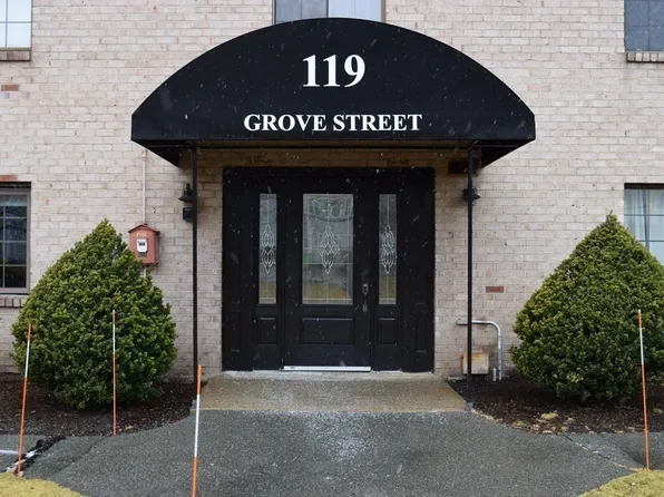 119 Grove St APT 225, Rockland, MA 02370