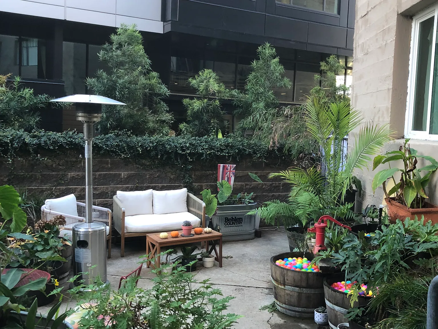 Claremont Towers Apartments — Photo 4