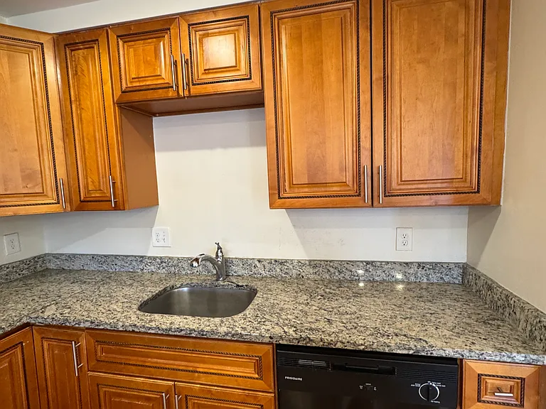 751 Highland Ave — Photo 27