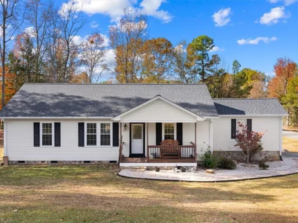 204 S Cook St, Liberty, NC 27298