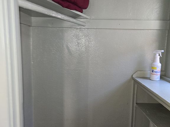 4th image of 713 W 59th Pl