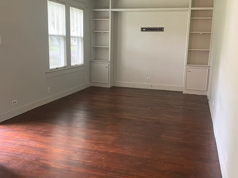 109 Browning Ave — Photo 8