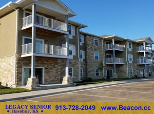 2429 N 155th St APT 313, Basehor, KS 66007