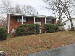 607 Rock Creek Rd, Charlottesville, VA 22903