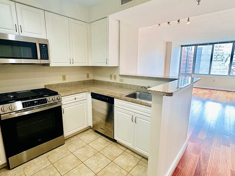 555 Massachusetts Ave NW #907 — Photo 4