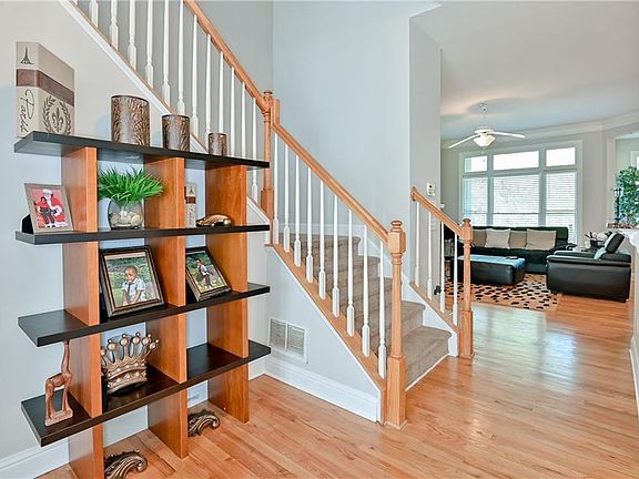 2nd image of 1267 Creekside Pl SE