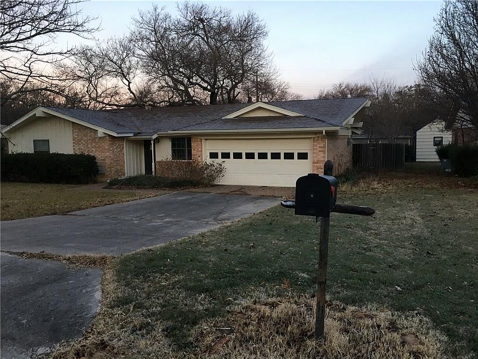 1st image of 1611 Broadmoor Dr