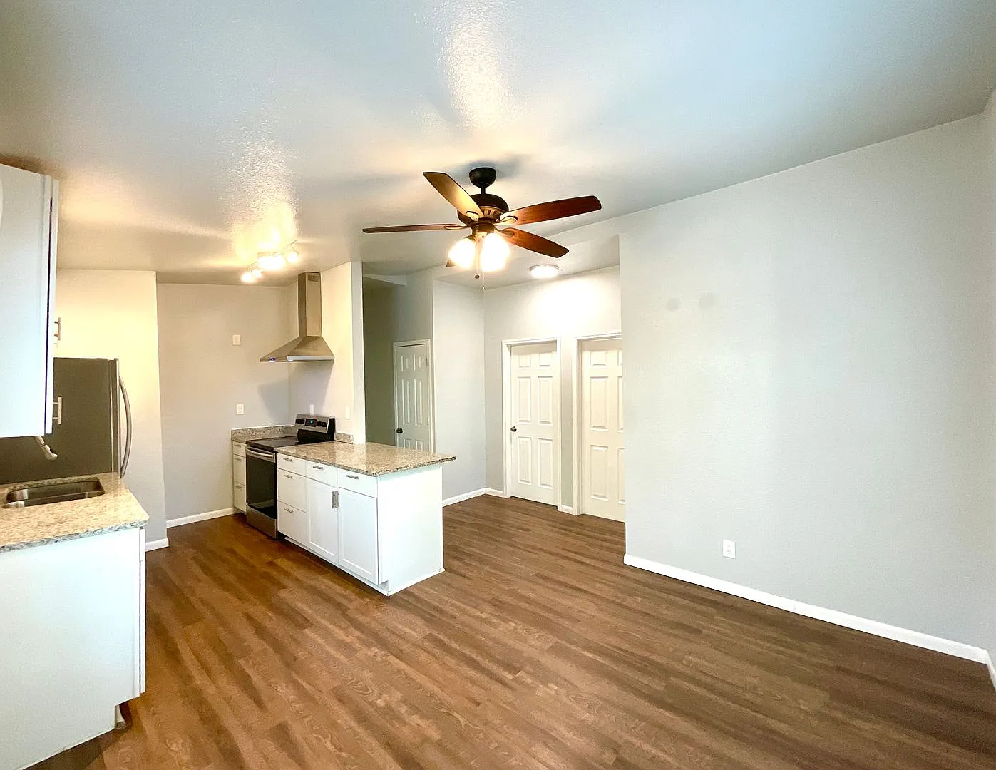 *Move In Special* 2 Bedrooms + Granite Kitchen + Personal Parking Near Downtown! — Photo 4