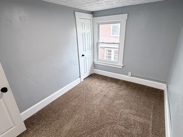 111 Arlington Ave NW — Photo 12