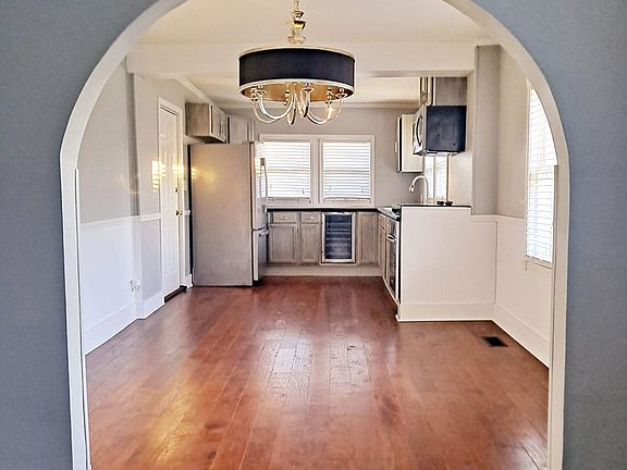 4th image of 213 Ashe St