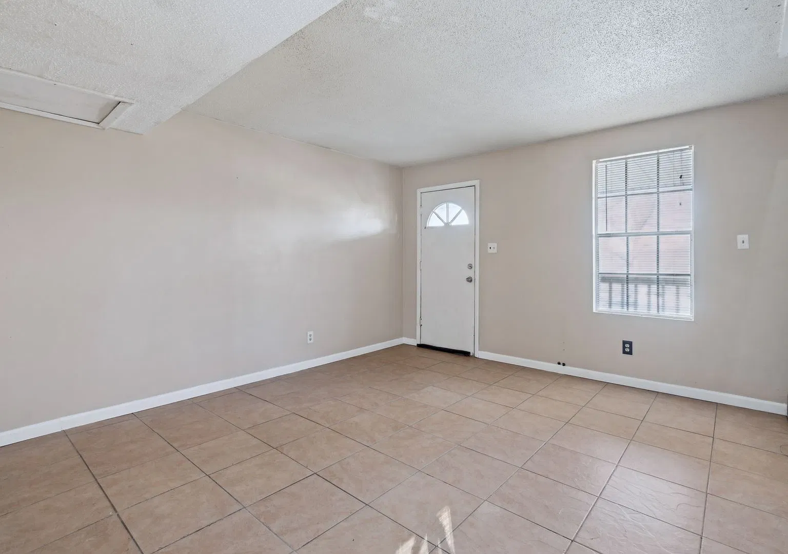 1506 Toll Gate Road — Photo 4